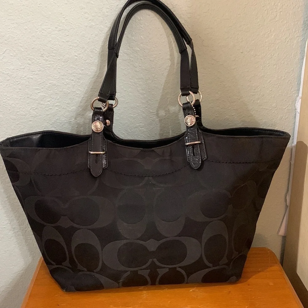 Coach, shoulder bag, and signature C